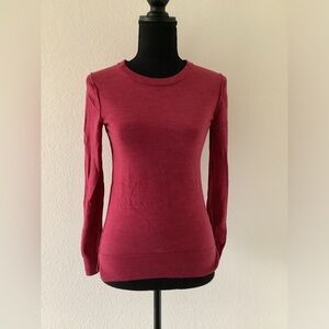 Pre-owned 100%extra fine merino wool sweater by GAP in XS. Fitted. Machine wash